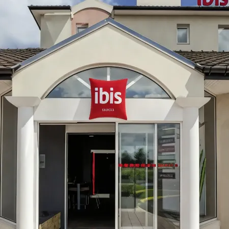 Ibis Pau Lescar