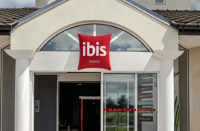 Ibis Pau Lescar