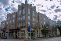 Tryp by Wyndham Savannah Downtown/Historic District Hotels near Jen Library
