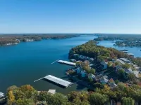3Br/2BA Lakefront Condo at Lake of the Ozarks. Located at Mile Marker 22!