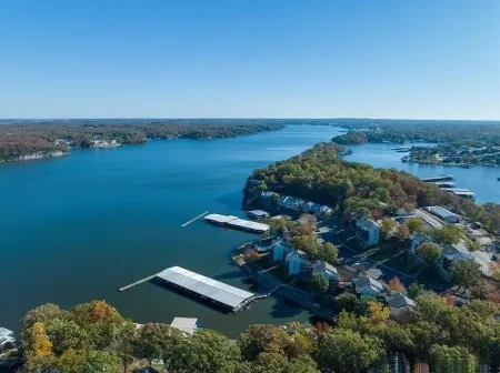 3Br/2BA Lakefront Condo at Lake of the Ozarks. Located at Mile Marker 22!