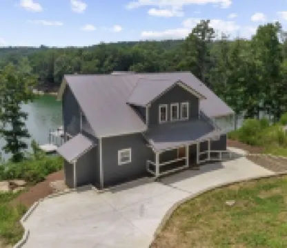 ☀️NEW HOME☀️ - 2 Master Bedrooms, Double Decker Dock, Lillypad, Paddle Boards