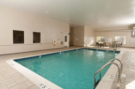 Holiday Inn Express Vernon - Manchester