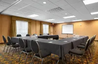 Days Inn & Suites by Wyndham Strathmore