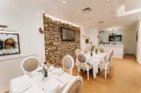 Golden Hotel - Cho phép mang theo thú cưng