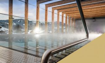 Crystls Aparthotel