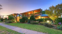 The Vines Motel & Cottages - 4-Star