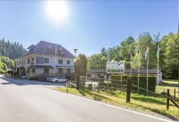 Hotel Val de l'Our فنادق في 