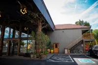 Campfire Hotel Hotels near First Street Rapids Park