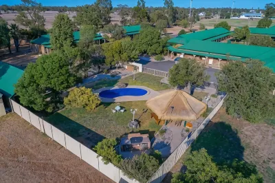 Overlander Homestead Motel