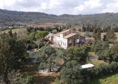 Bed and Breakfast la Grande Lauzade Hotels in Le Luc