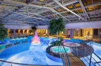 V Spa & Conference Hotel - Pools