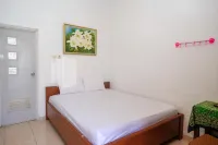 Wisma Giri Mulyo B Near Grojogan Sewu Mitra RedDoorz Hotels in Tawangmangu