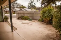 Cherry Lane Apartments Hotels in Freeburgh
