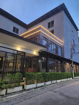 Almas Hotel Bangkok Hotels in Suan Luang