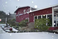 Captain John's Motel - parking