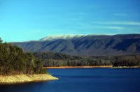 Charming level 3-BR,2Ba house in Johnson City with WiFi, AC, views, pet friendly