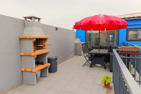 Cozy Vacation Rental in Ponta Delgada - Ideal for Relaxing Getaways Отели в г. Arrifes