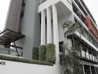 Manita Boutique Hotel Hotels near Phra Tamnak Mountain Viewpoint