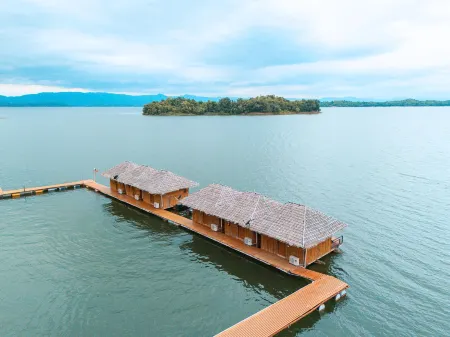 Phupai Lake Resort Отели в г. Сисават