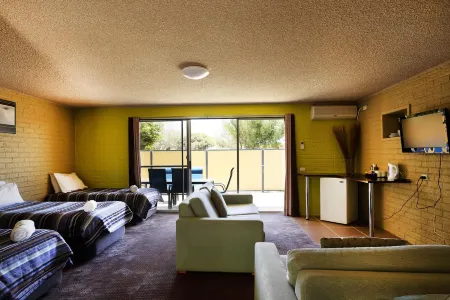 Lancelin Sands Hotel