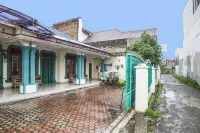 OYO 92075 Sky Residence Mawar Hotels near Hillpark Sibolangit