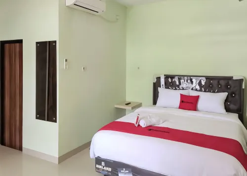 RedDoorz Near Taman Wisata Alam Punti Kayu Palembang 2 Hôtels à : Karya Baru