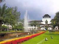 Saloka Guest House dan Residence