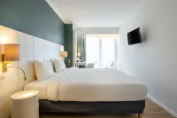 Hotel Louise - balcony