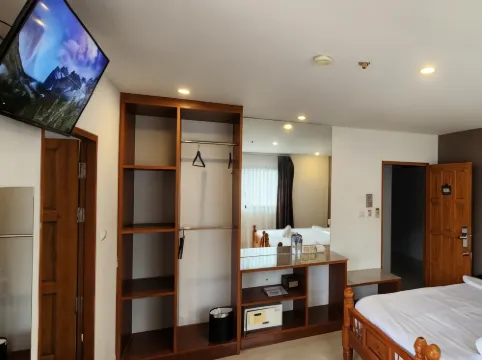 โรงแรมป่าตอง ไดนาสตี รอยัล