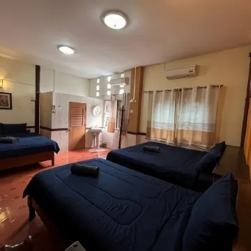 Baan Are Gong Riverside Homestay Отели рядом с достопримечательностью «Железнодорожная станция Аютхаи»