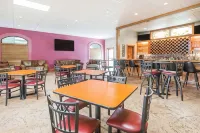 Ramada by Wyndham Strasburg Dover Hotel a Sugar Creek Township