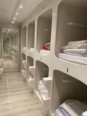 Hostel the Golden Stork Отели рядом со станцией Den Haag Hs Railway Station