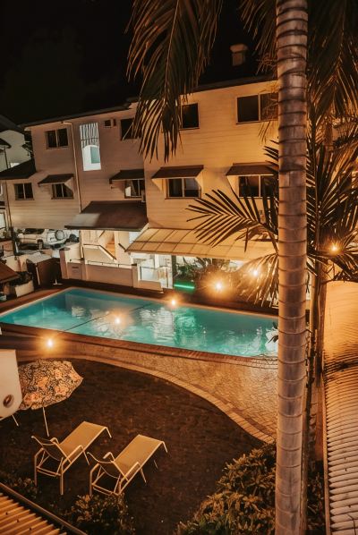 屋外プール ケアンズ クイーンズ コートの写真