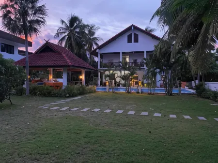 Lyndale Lodge Отели рядом с достопримечательностью «Tham Phraya Nakhon»