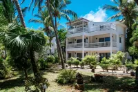 Hibiscus Boutique Hotel Hotel dekat Eden Beach