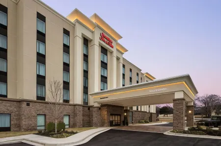 Hampton Inn & Suites Snellville Atlanta NE Отели рядом с достопримечательностью «My Secret Garden»
