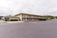 Travelodge by Wyndham Norfolk Airport - 2-Star