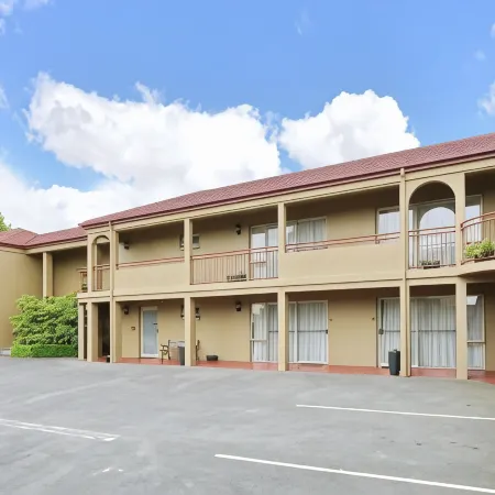 Roma on Riccarton Motel Отели рядом с достопримечательностью «Мона-вейл»