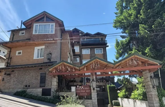 魯查車裡村滑雪酒店