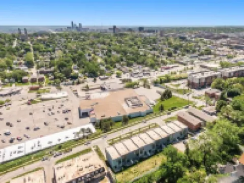 Luxury Midtown Townhome near UNMC