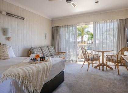 South Pacific Palms Motor Inn