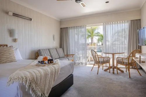 South Pacific Palms Motor Inn
