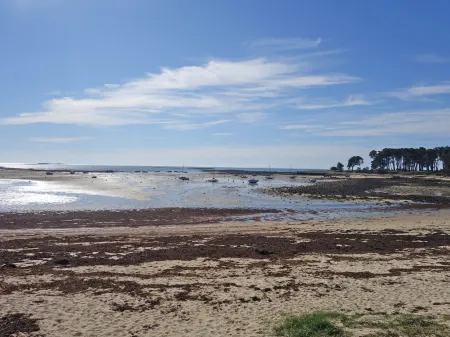 Men Er Bellec Отели рядом с достопримечательностью «Chapelle Saint Philibert»