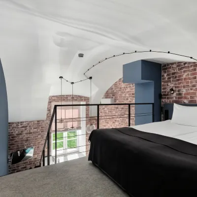 1715 Duplex Hotel (1715 Дюплекс)