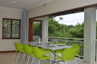 8 Sleeper Kingsize Vacation Home Rental Springside Road, Hillcrest Park, Durban Hotel a Hillcrest