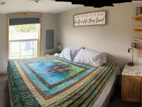 Cozy 1 King bedroom + loft cabin in charming Colorado Springs near USAFA Hotels in Gleneagle