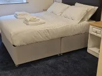 ذا أستون إن Hotels near محطة ويتون