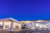 The Oriana Orange - Retro Hotel & Resort - parking