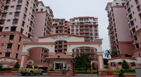 Nana Marina Court